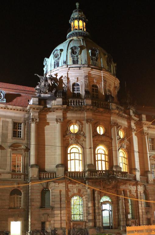 Bett-Point Am Rathaus Pension Potsdam Buitenkant foto